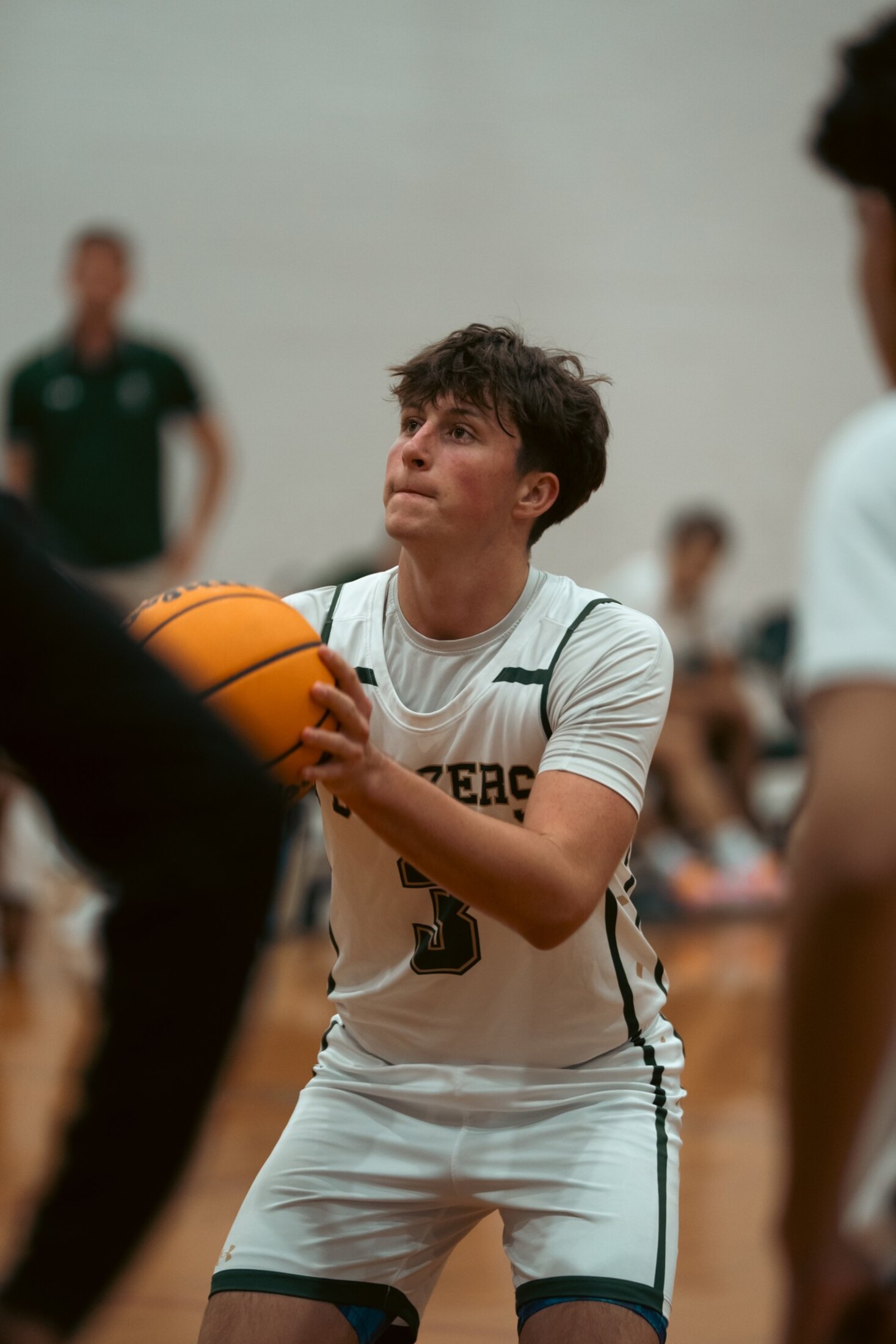 Basketball player eyeing the defense